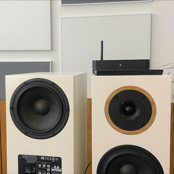 Video on how to set up the Econik speakers and Stereo Hub is online! - Video on how to set up the Econik speakers and Stereo Hub is online!