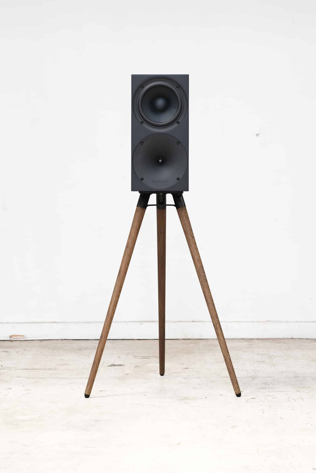Buchardt Audio Stativ - Tripod Eiche Dunkel, schwarze Topplatte Aussteller
