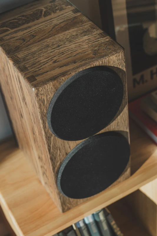 Buchardt Audio S400 MKII Weiß Seidenmatt ohne Abdeckung