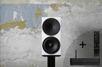 Buchardt Audio A500 Weiß Seidenmatt ohne Abdeckung mit Buchardt Audio Hub 